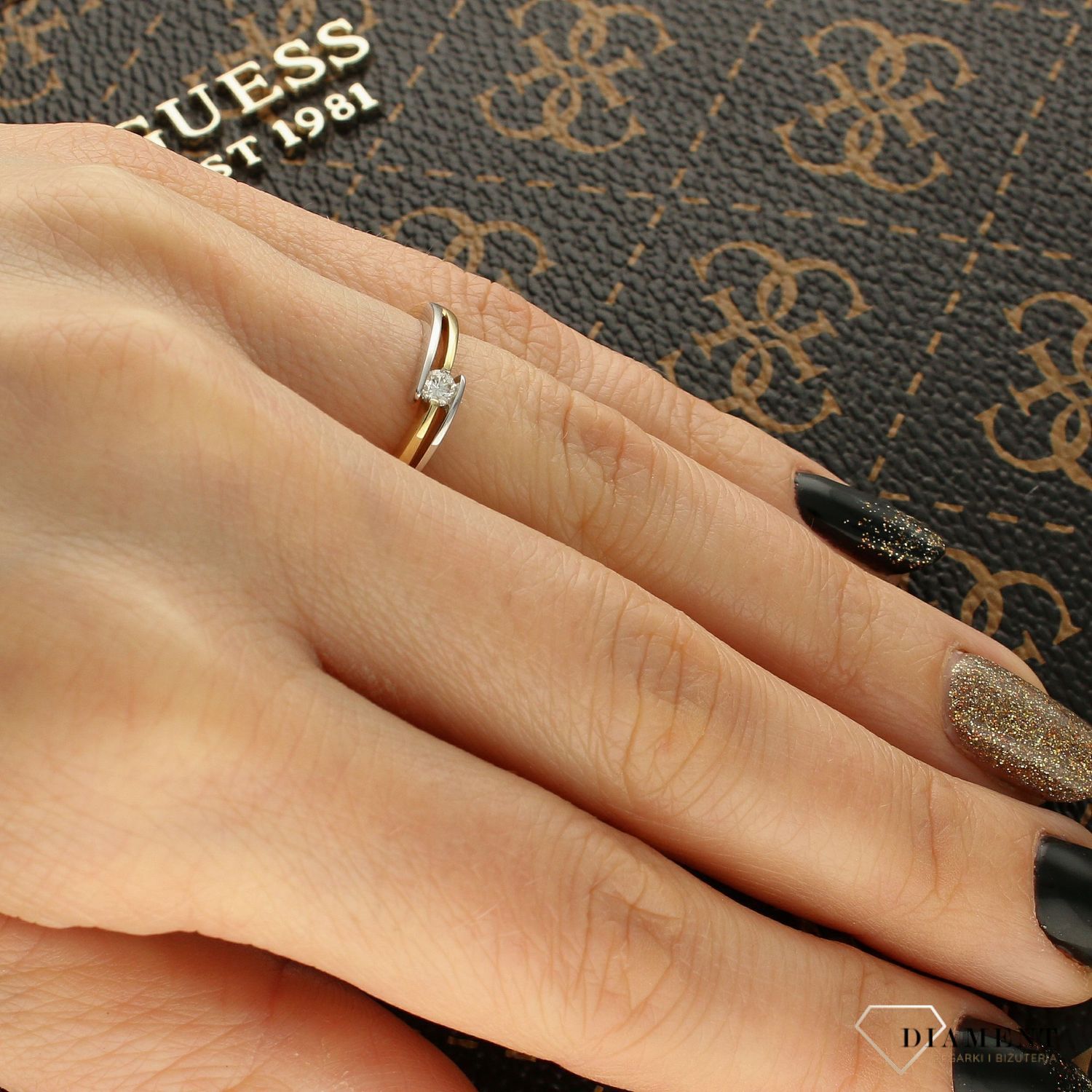 Pierścionek złoty DIAMENT żółte i białe złoto, jeden diament cer.988312    H SI1.jpg